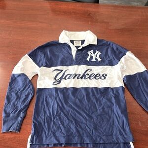 NY Yankees casual shirt with collar. Embroidered. 100% cotton. Women’s Small.